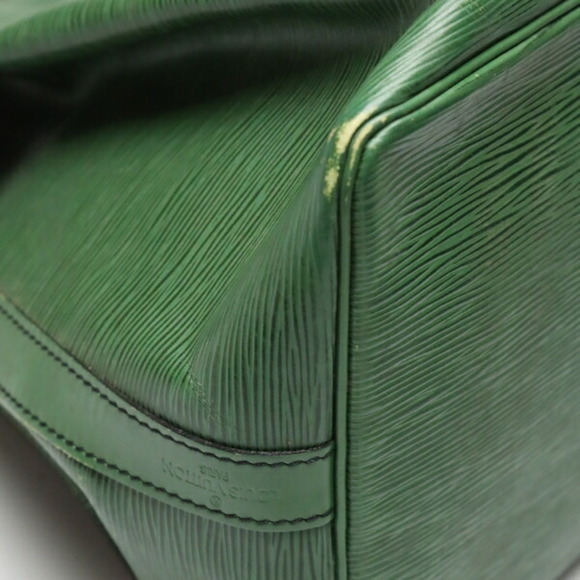 LOUIS VUITTON Green Shoulder Bag - Picture 10 of 15